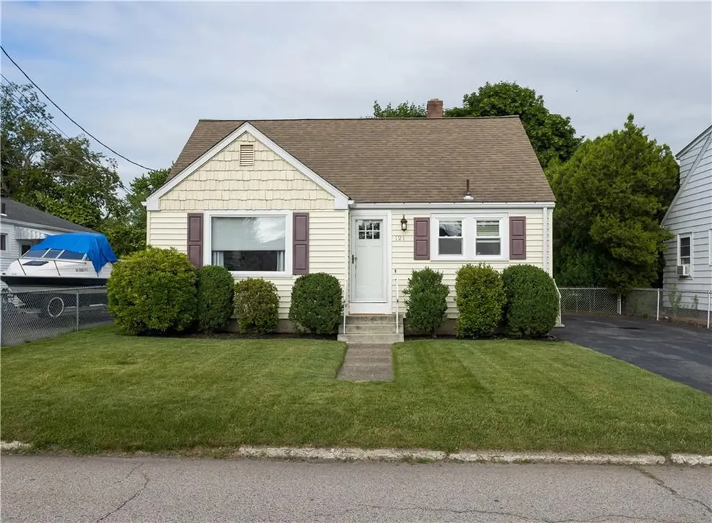 121 Woodbury Street Pawtucket RI 02861