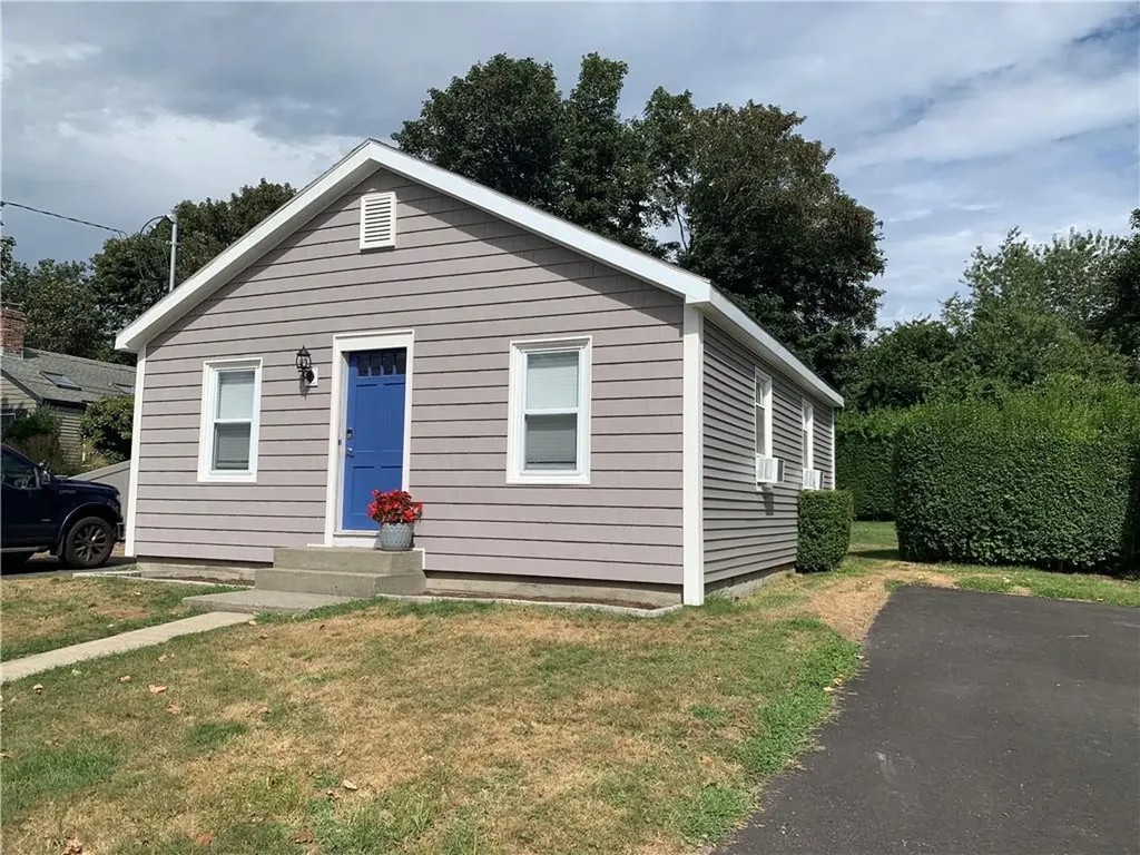 53 Center Avenue Middletown RI 02842
