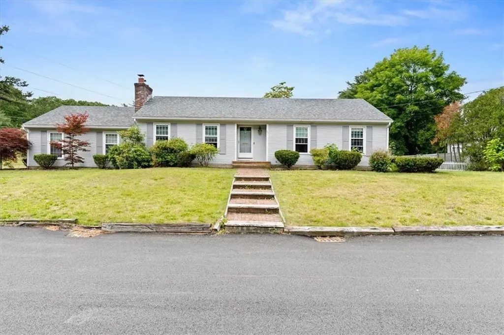 25 Naushon Court Pawtucket RI 02861