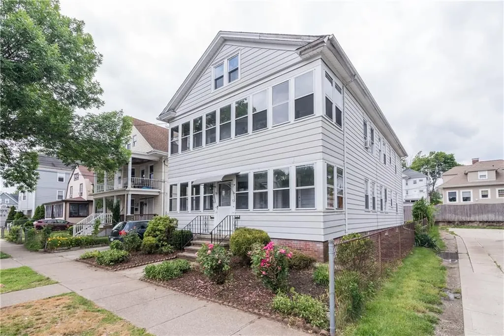 32 Pinehurst Avenue Providence RI 02908