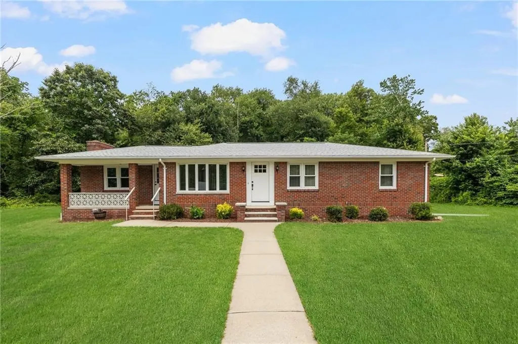 61 Pine Hill Avenue Johnston RI 02919