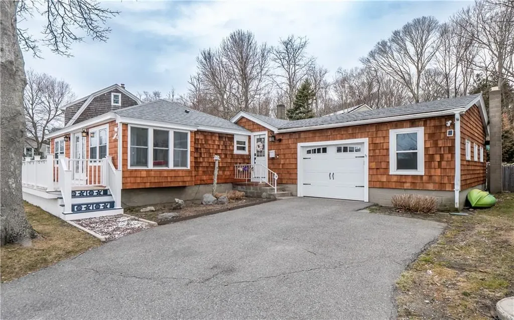 2156 Main Road Tiverton RI 02878