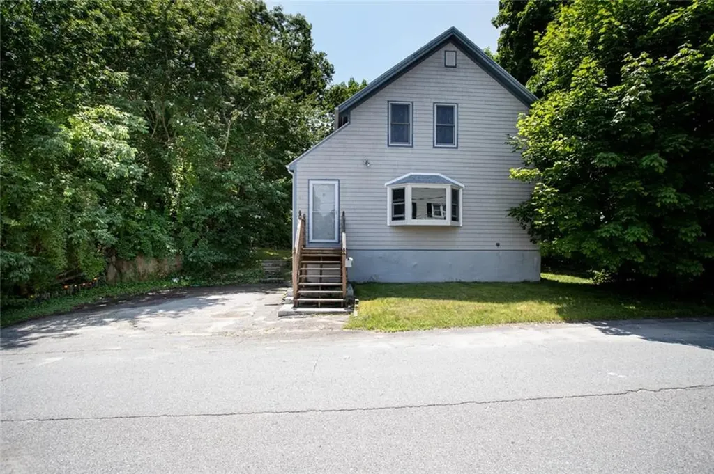 9 Birch Street Tiverton RI 02878