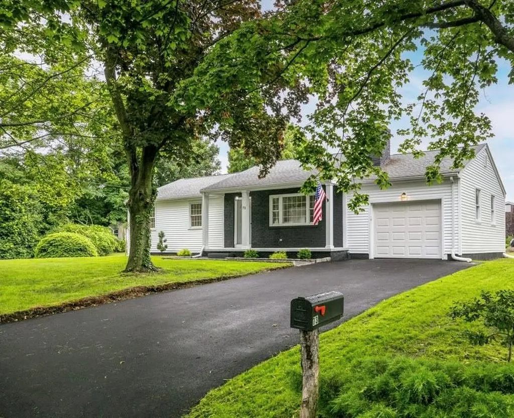 73 Berry Lane Bristol RI 02809