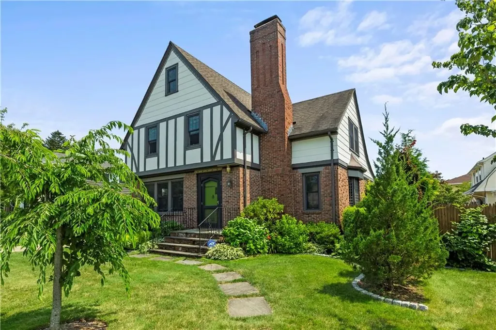 7 Harbour Terrace Cranston RI 02905