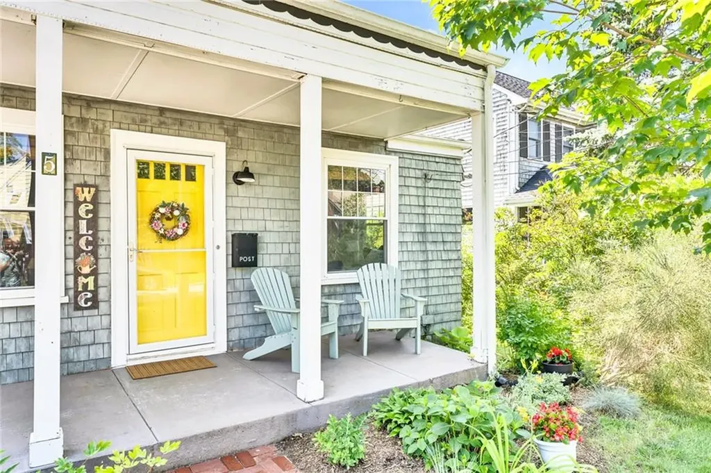 5 Middle Street Barrington RI 02806