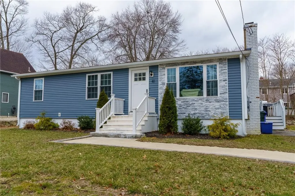 41 Wapping Drive Bristol RI 02809