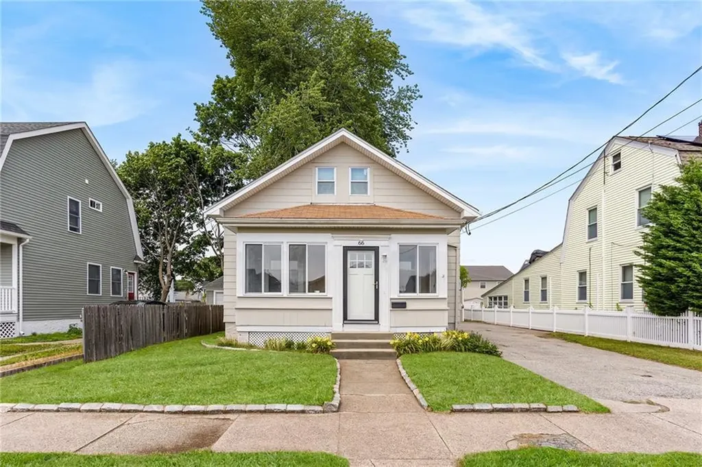 66 Crescent Road Pawtucket RI 02861
