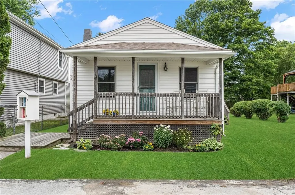 74 Cove Street Portsmouth RI 02871