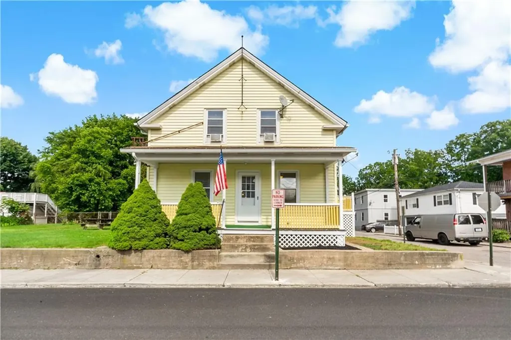 29 Willow Street West Warwick RI 02893