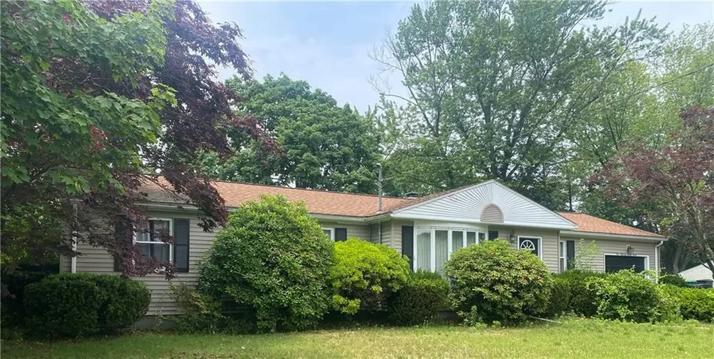 127 Brookwood Road Warwick RI 02889