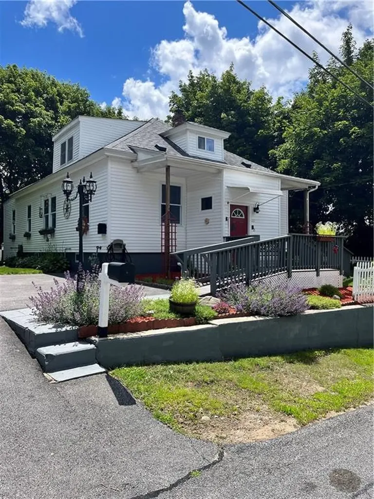 35 Manila Avenue Woonsocket RI 02895