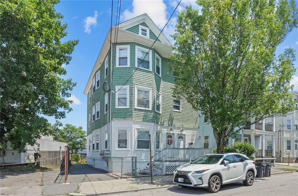 18 Daniel Avenue Providence RI 02909