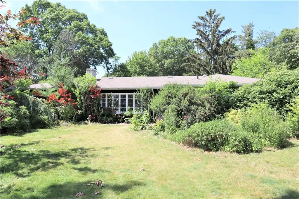 40 Aspinet Drive Warwick RI 02888