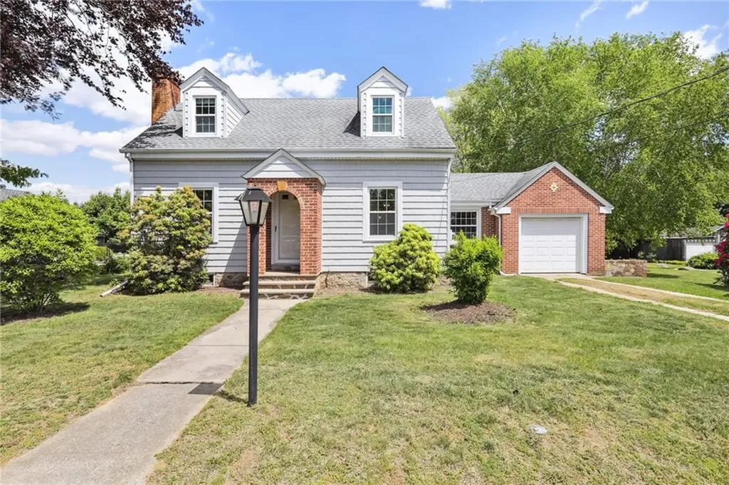 12 Arlington Street Westerly RI 02891