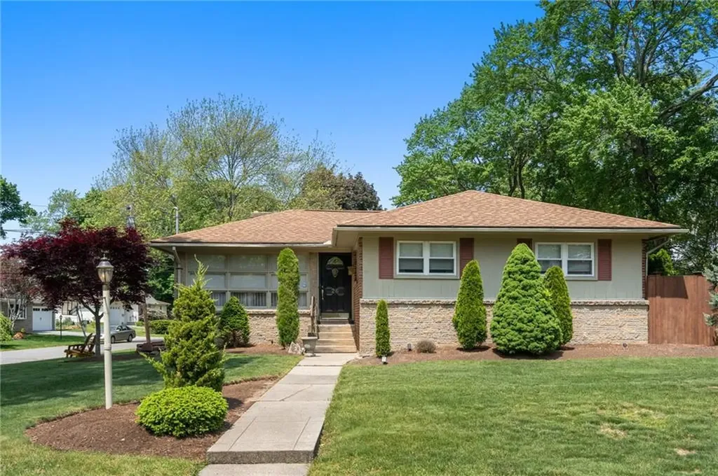 26 Fernbrook Drive Cranston RI 02920