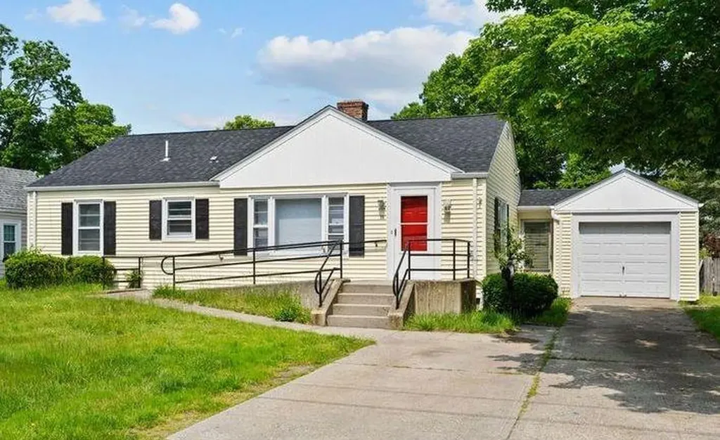 38 Titus Lane Warwick RI 02888
