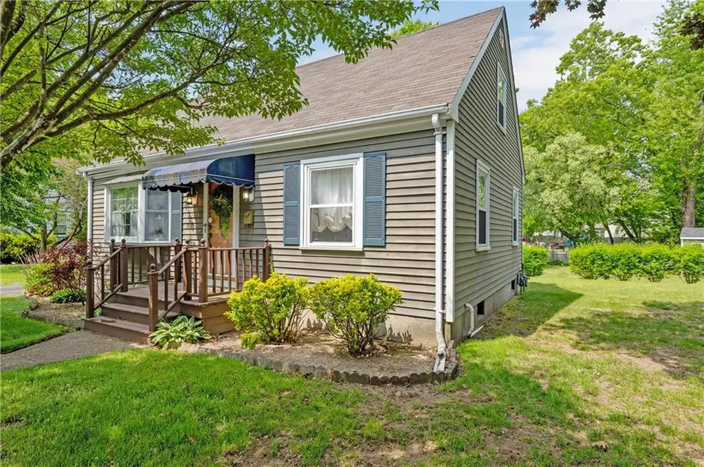 123 Hiawatha Street Warwick RI 02888