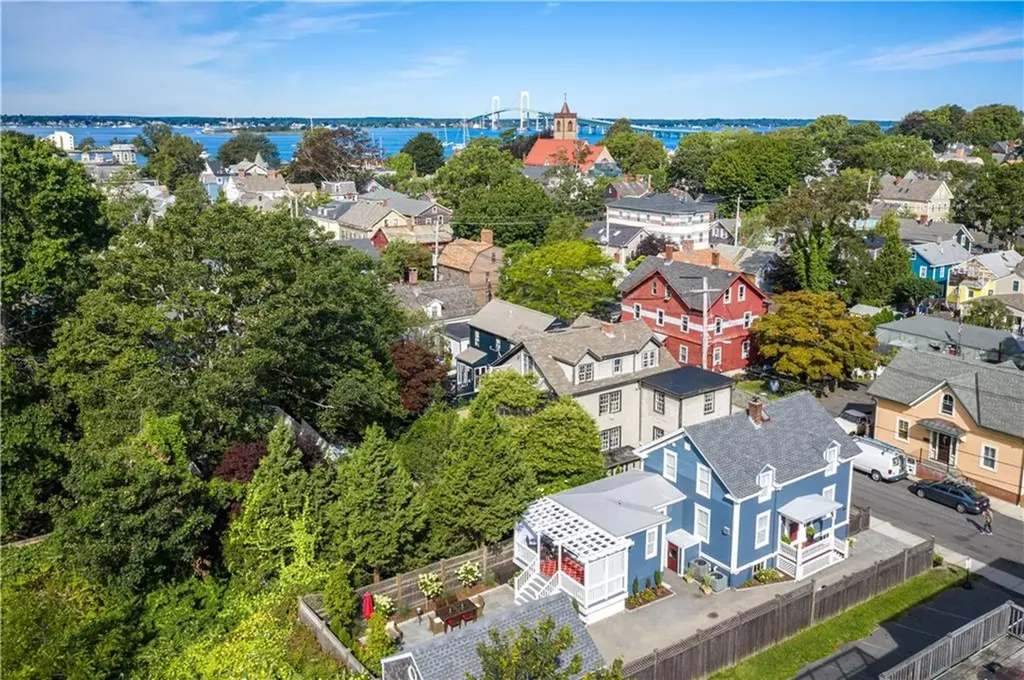 22 Elm Street Newport RI 02840