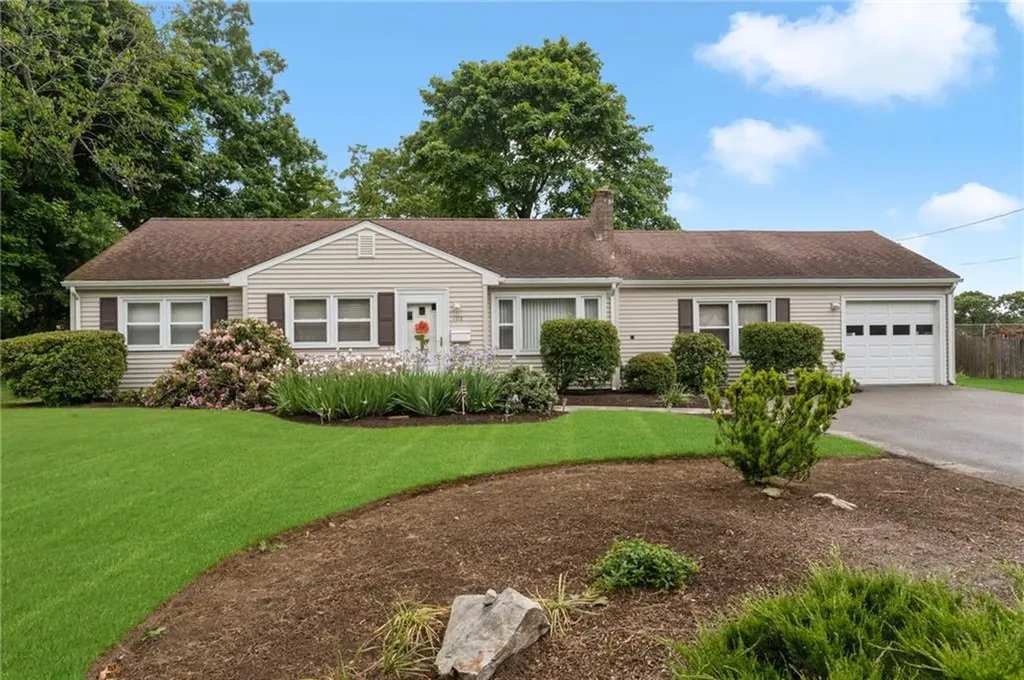 102 Underwood Avenue Warwick RI 02888