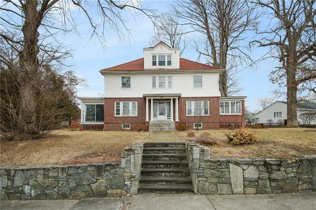 137 Oakley Road Woonsocket RI 02895