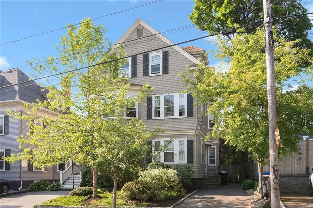41 43 Irving Avenue Providence RI 02906