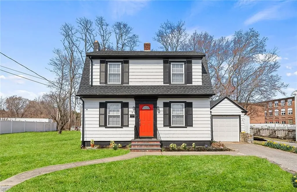 9 Leeder Street West Warwick RI 02893
