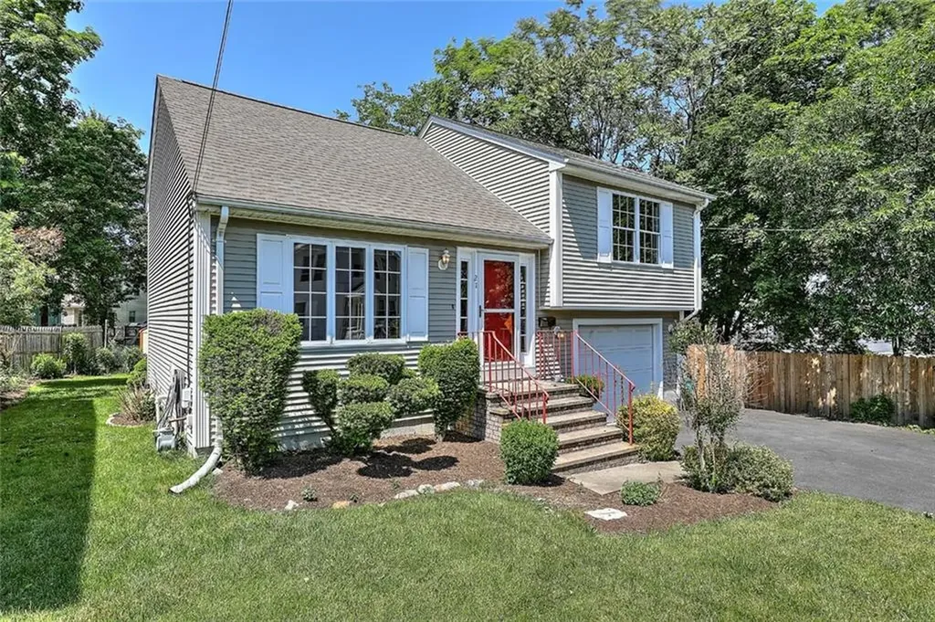 21 Gerald Street Pawtucket RI 02860