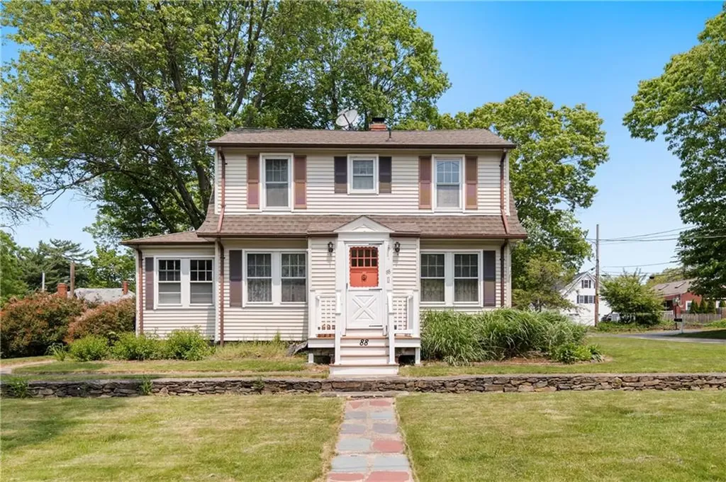 88 Harold Street Barrington RI 02806