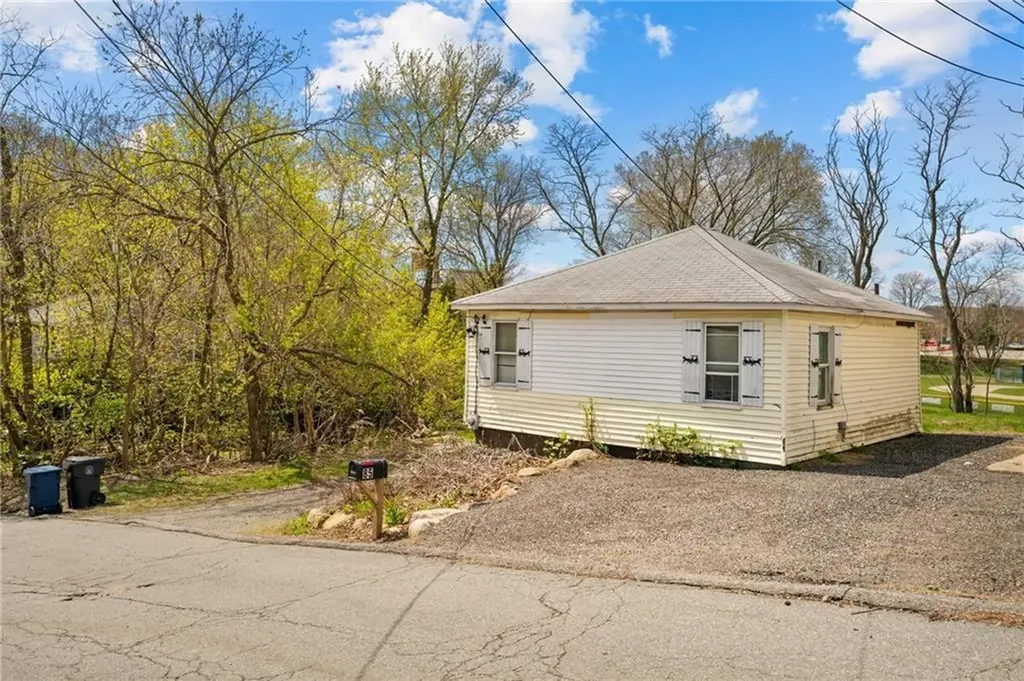 85 Pleasant Street Warwick RI 02886