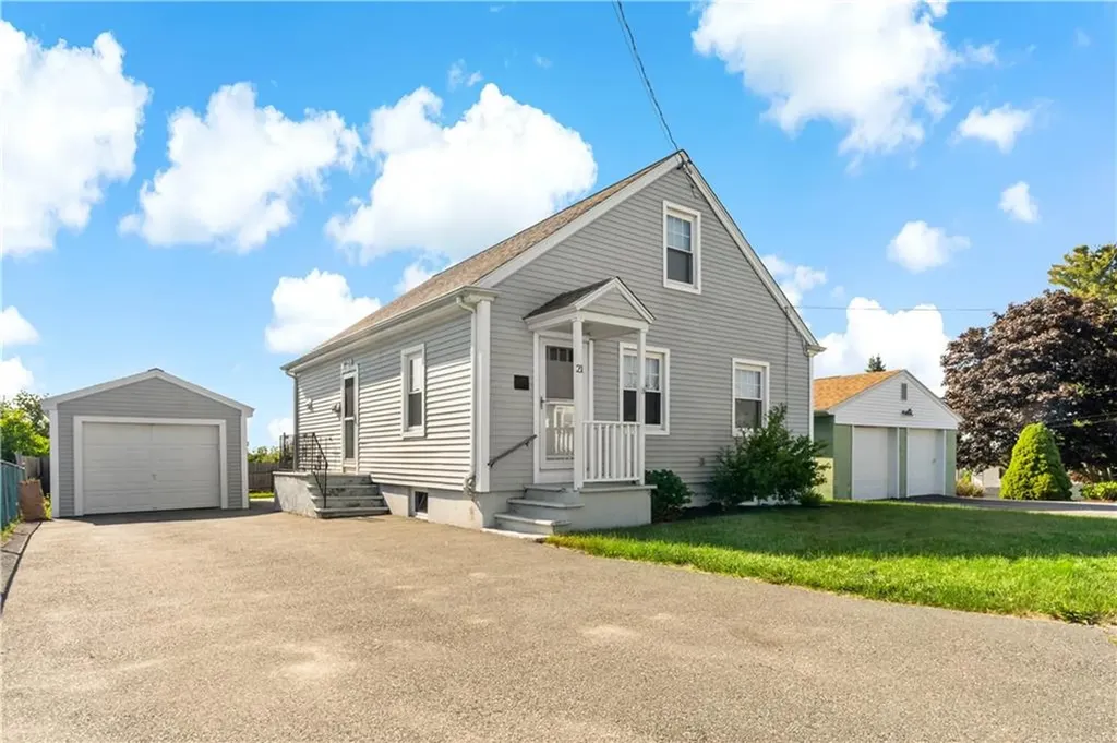 21 Blaisdell Avenue Tiverton RI 02878