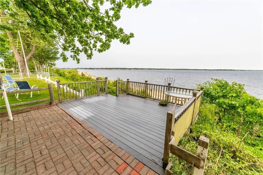 239 Namquid Drive Warwick RI 02888
