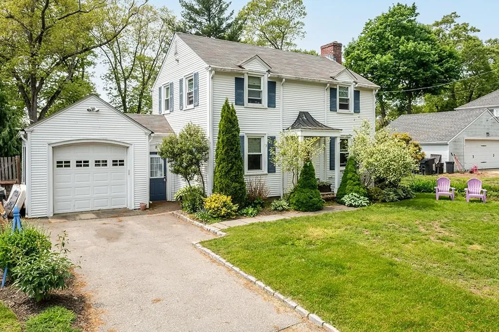 8 Colony Avenue Warwick RI 02886