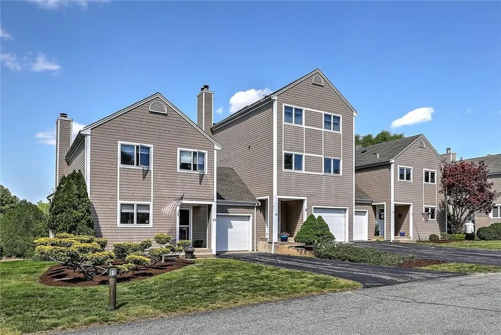 18 Palmer Circle Hopkinton RI 02832L