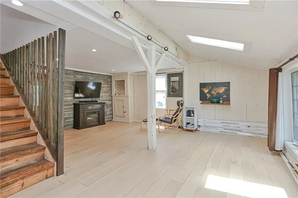 6 Guild Avenue Warwick RI 02889