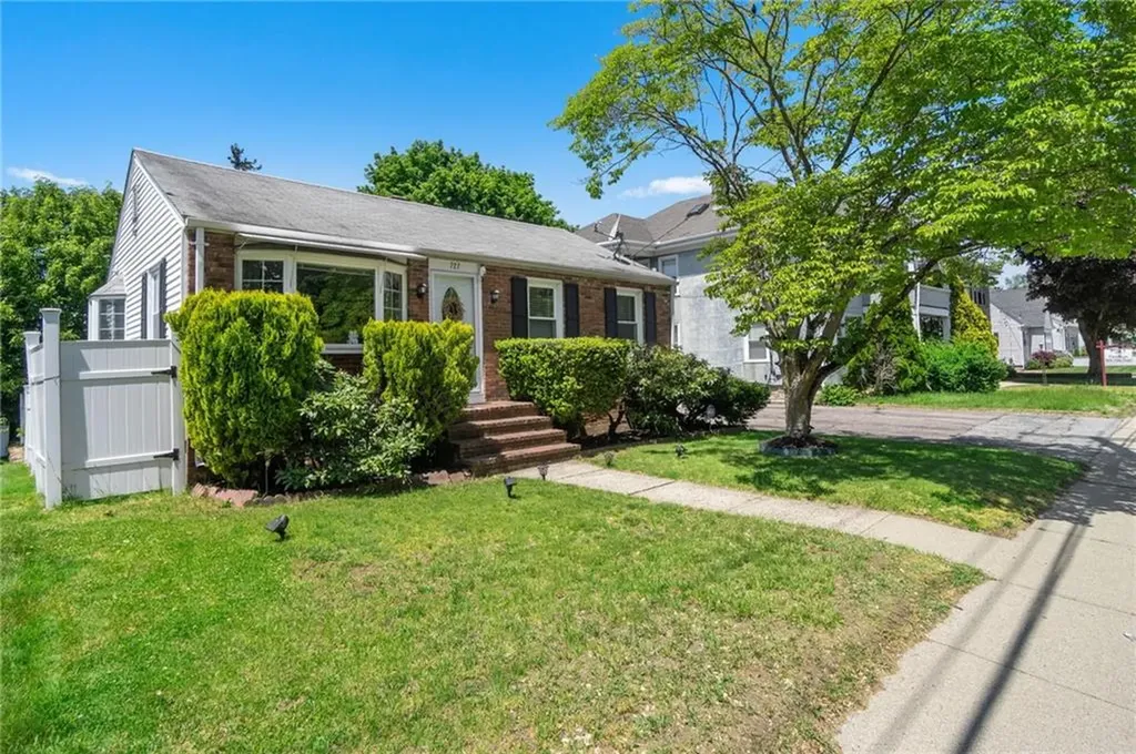 727 Mendon Road Woonsocket RI 02895