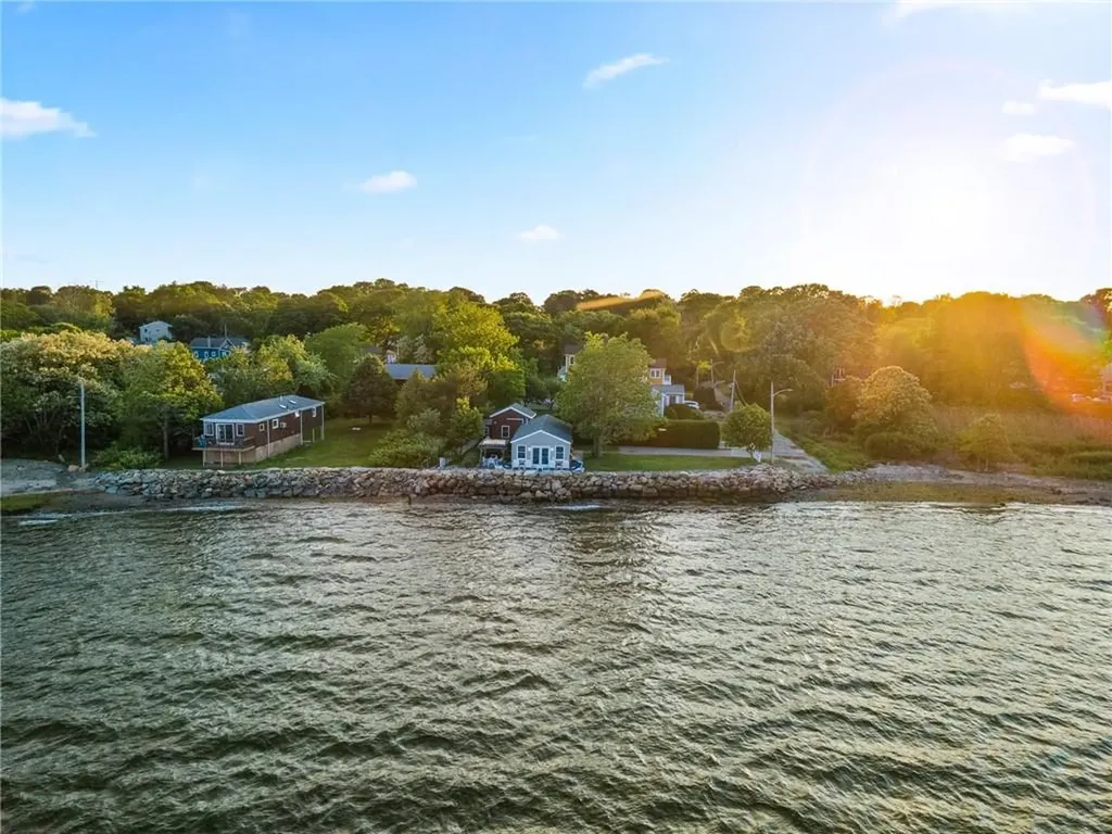10 Avon Avenue Warwick RI 02889