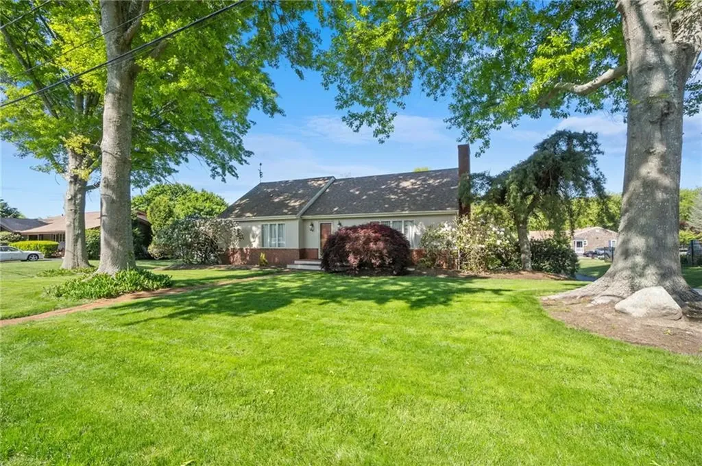 15 Raymond Drive Narragansett RI 02882