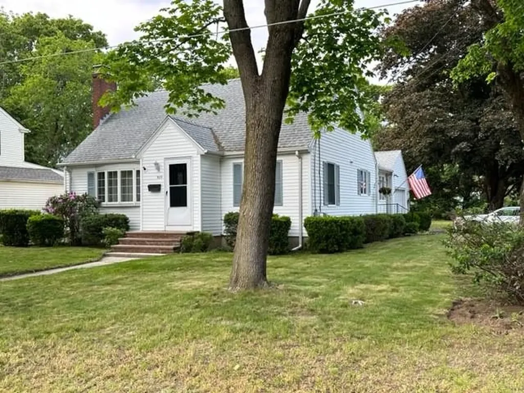 323 Thames Avenue Warwick RI 02886
