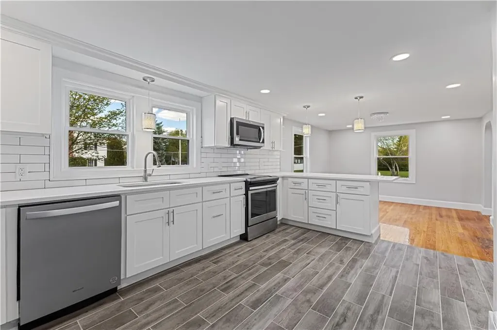 76 Forsythia Lane Cranston RI 02921