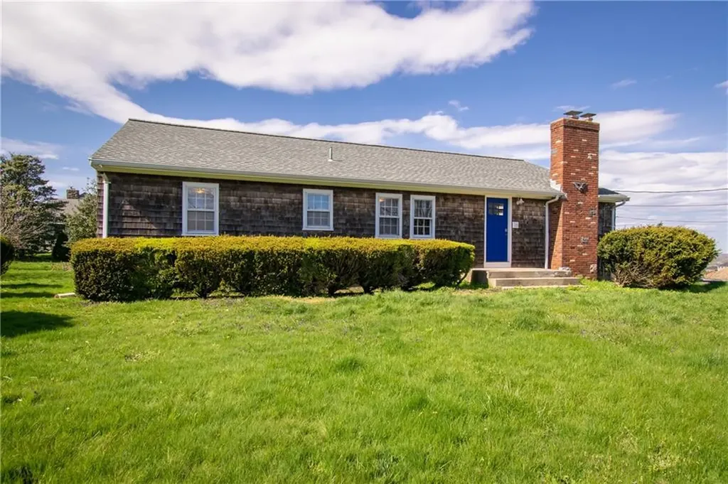 16 Pleasant View Avenue Portsmouth RI 02871