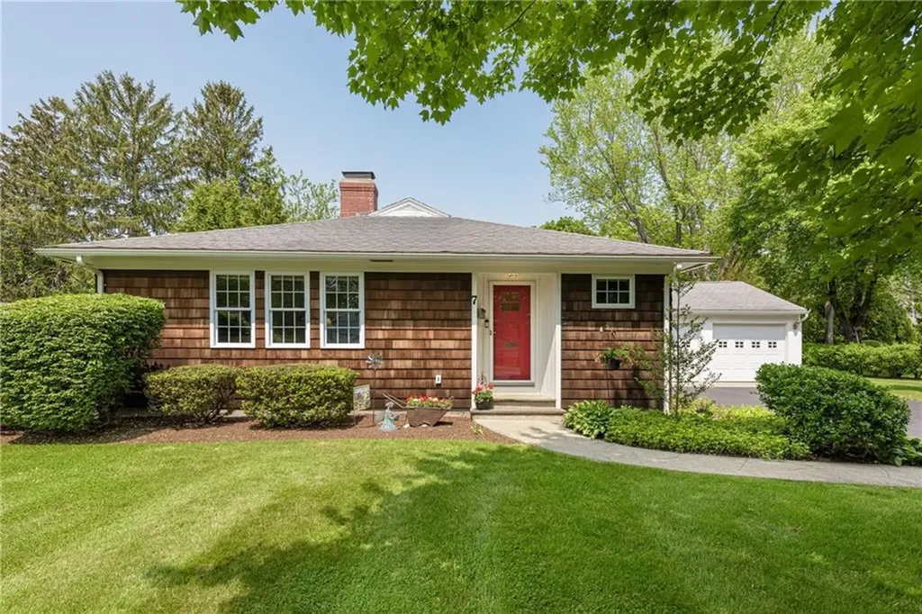 7 Puritan Avenue Barrington RI 02806