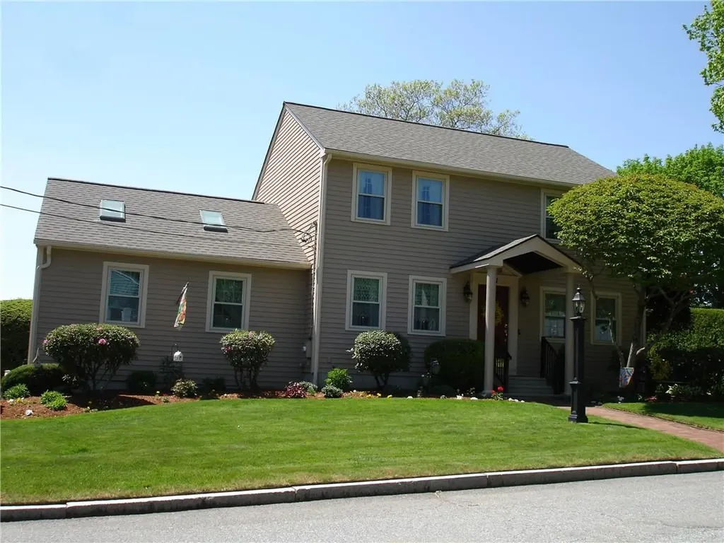 91 Oxford Avenue Woonsocket RI 02895