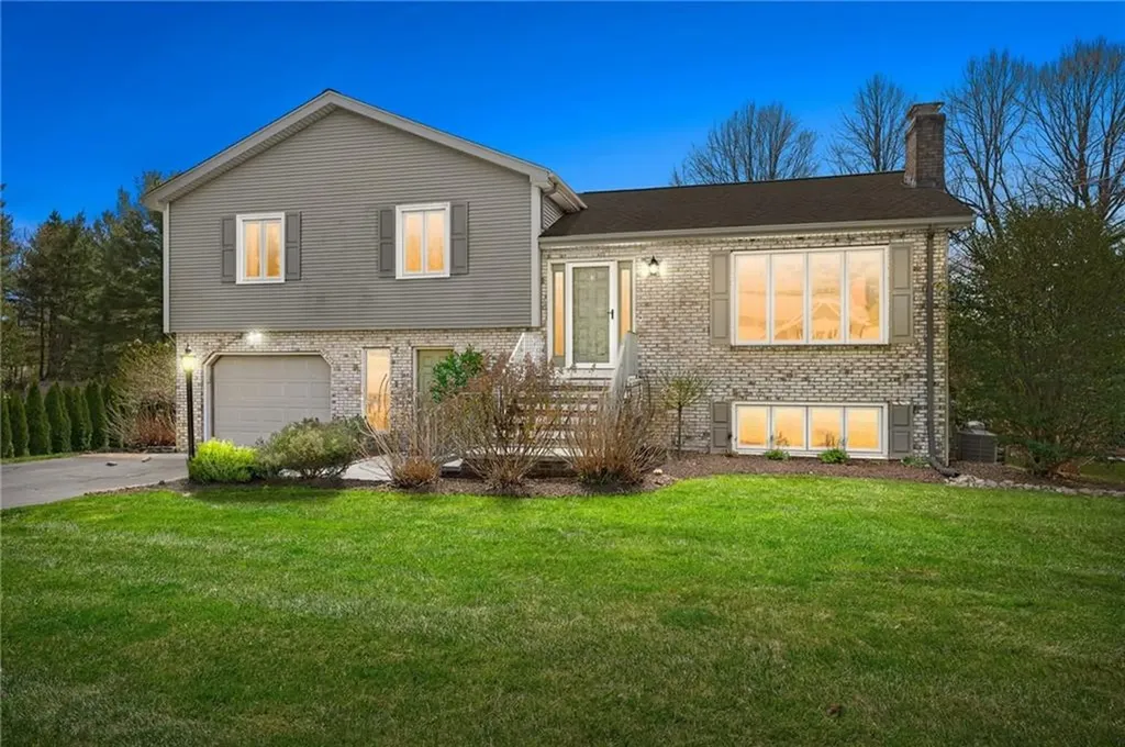 25 Donna Drive Cranston RI 02921