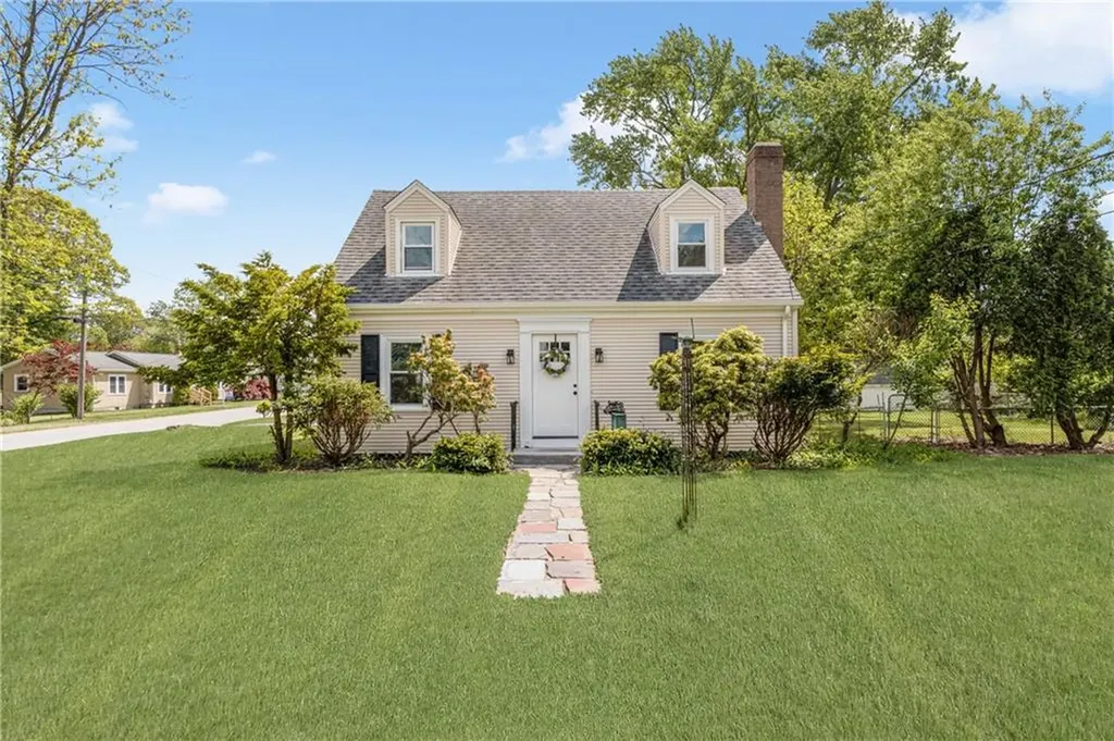 46 Crest Avenue Warwick RI 02886
