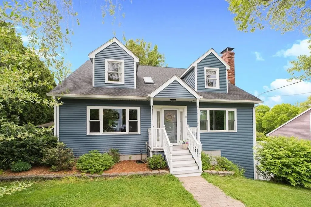 11 Sunview Street Lincoln RI 02865