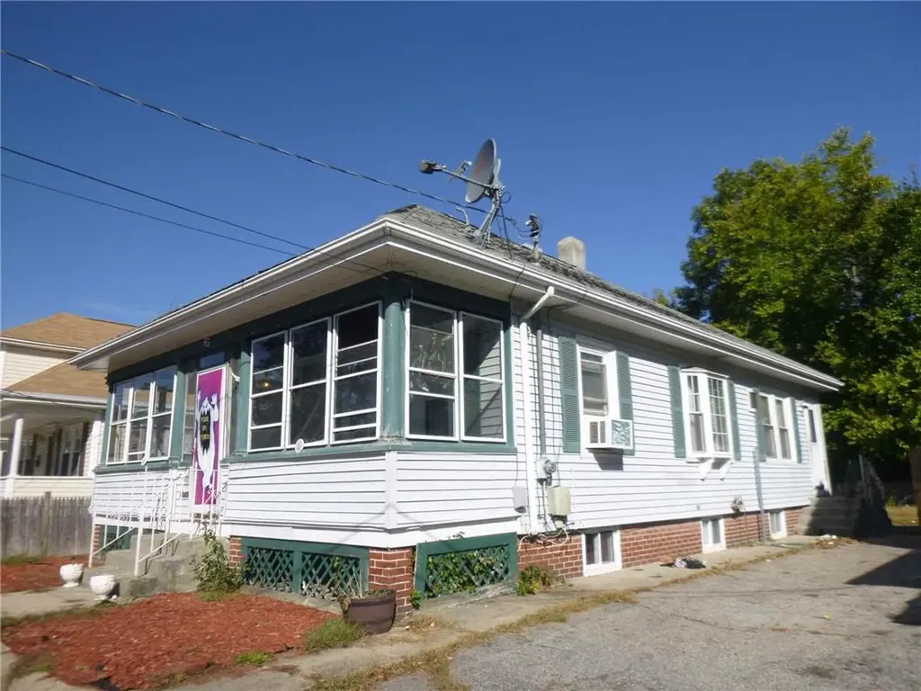 65 Oriole Avenue Pawtucket RI 02860