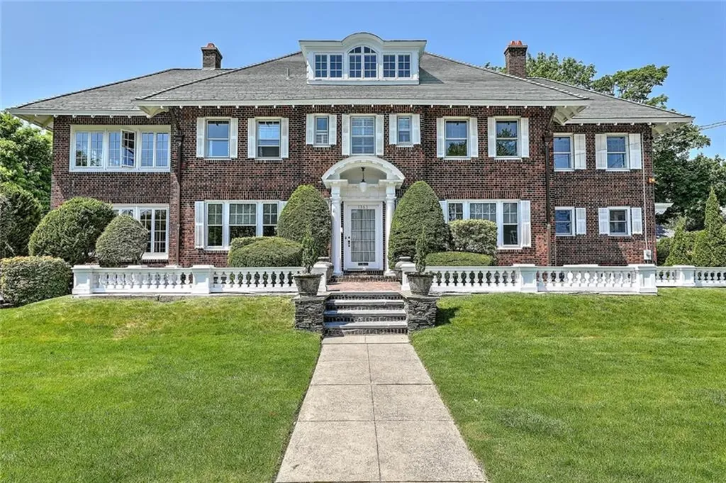 1363 Narragansett Boulevard Cranston RI 02905