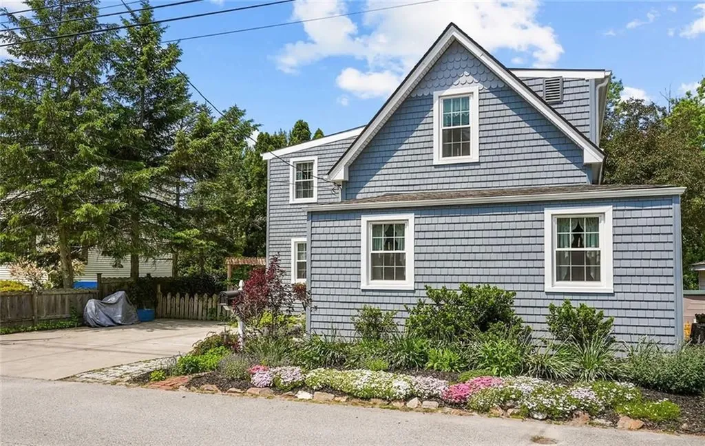 27 Lake Avenue Barrington RI 02806