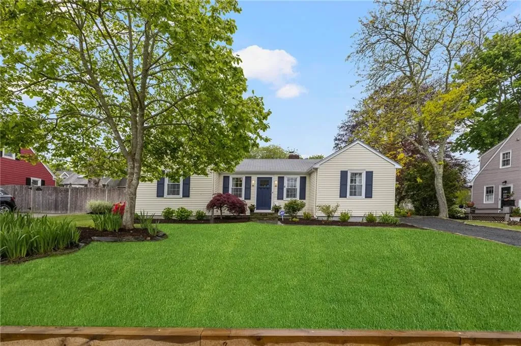 8 Cliff Avenue Newport RI 02840